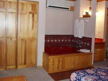 High Village Breezy Point Exteriör bild